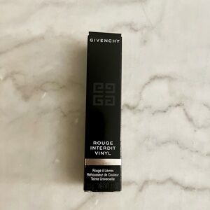GIVENCHY - Rouge Interdit Vinyl Lipstick